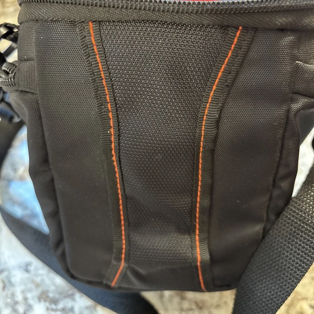 Case Logic Padded Digital Camera Case W/ 3 Zippered Pockets Shoulder Strap - Picture 7 of 8